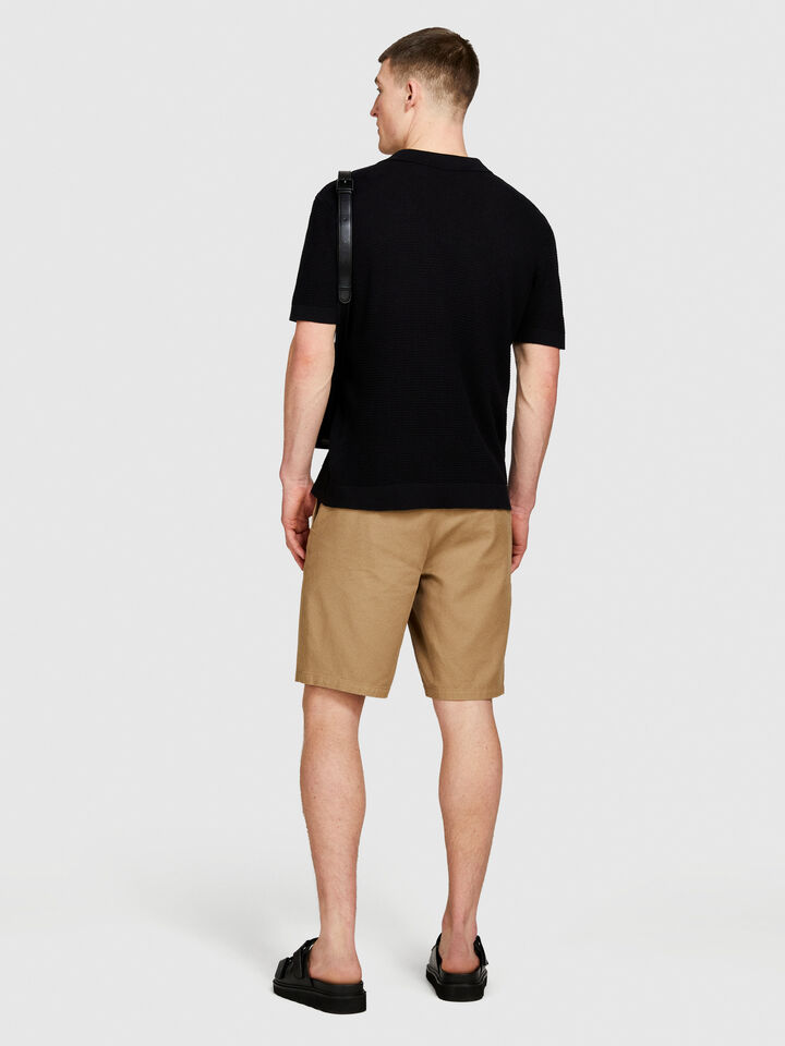 Slim comfort fit bermudas - men's shorts - Camel | Sisley image number 3